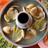 THE CLAM SOUP (TOM YUM CLAM)