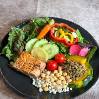 Grilled Salmon salad