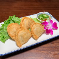 THAI CHICKEN CURRY PUFF