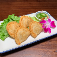 THAI CHICKEN CURRY PUFF